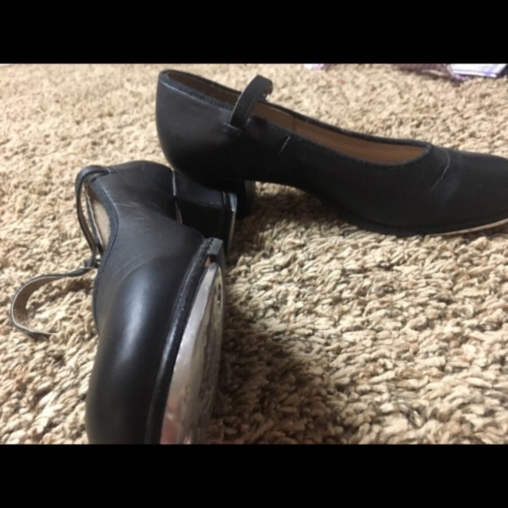Women’s 7 1/2 Tap Shoes.
